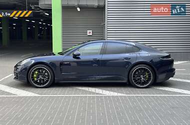 Фастбэк Porsche Panamera 2020 в 