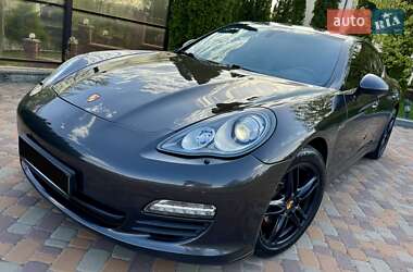 Фастбек Porsche Panamera 2012 в 