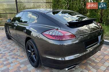 Фастбек Porsche Panamera 2012 в 