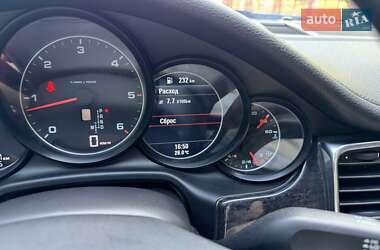 Фастбек Porsche Panamera 2012 в 