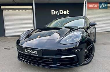 Фастбэк Porsche Panamera 2020 в 