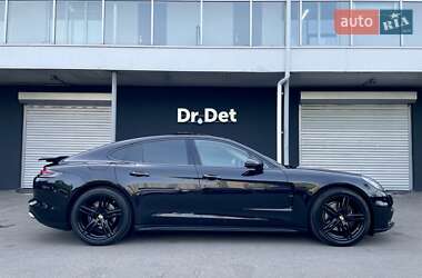 Фастбэк Porsche Panamera 2020 в 