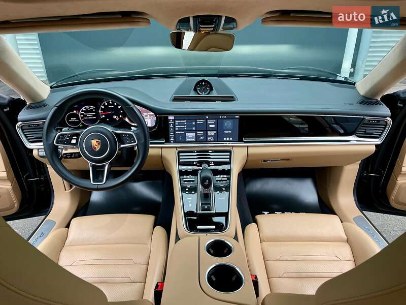 Фастбэк Porsche Panamera 2020 в Киеве