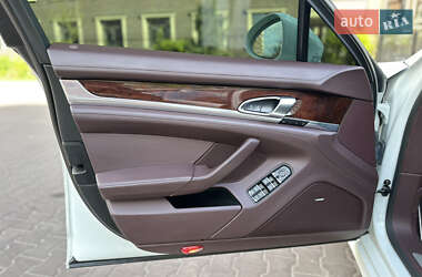 Фастбэк Porsche Panamera 2013 в 