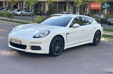 Фастбэк Porsche Panamera 2013 в 