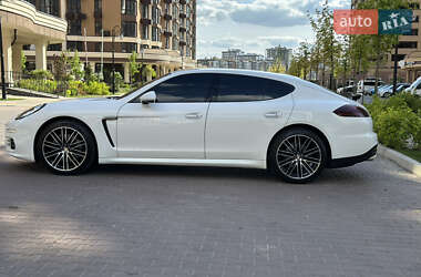 Фастбэк Porsche Panamera 2013 в 