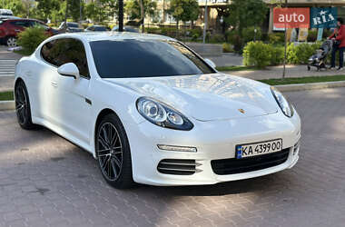 Фастбэк Porsche Panamera 2013 в 