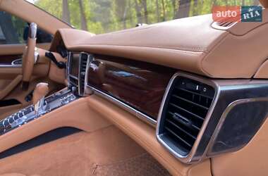 Фастбек Porsche Panamera 2013 в 