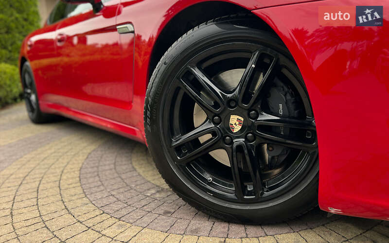Фастбэк Porsche Panamera 2014 в Львове