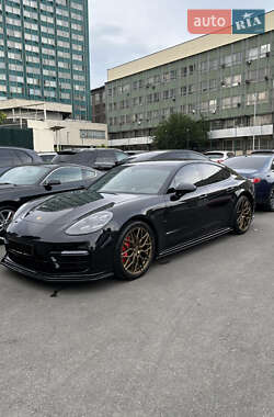 Фастбэк Porsche Panamera 2019 в Киеве