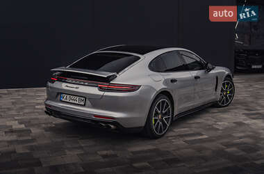Фастбек Porsche Panamera 2018 в 