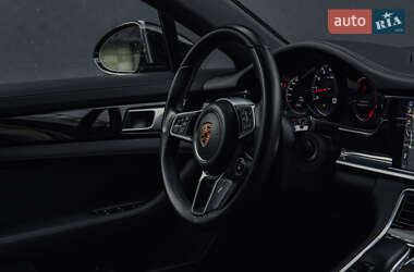 Фастбек Porsche Panamera 2018 в 