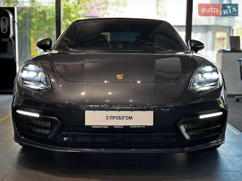 Porsche Panamera 2021