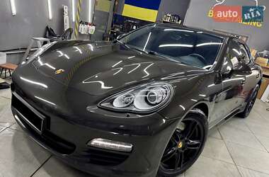 Фастбек Porsche Panamera 2012 в Києві