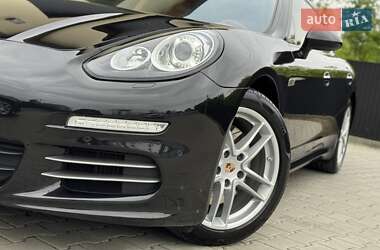 Фастбек Porsche Panamera 2013 в 