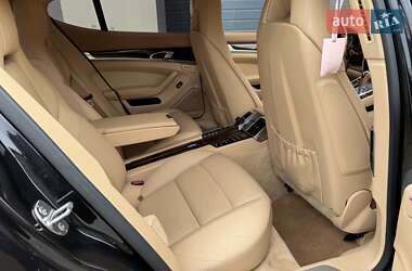 Фастбек Porsche Panamera 2013 в 