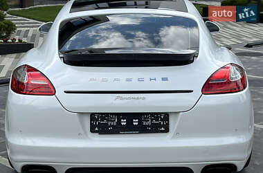 Фастбэк Porsche Panamera 2012 в 