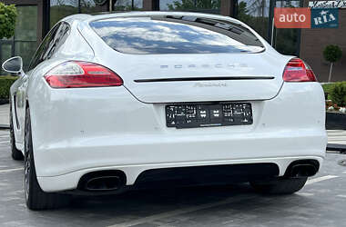 Фастбэк Porsche Panamera 2012 в 