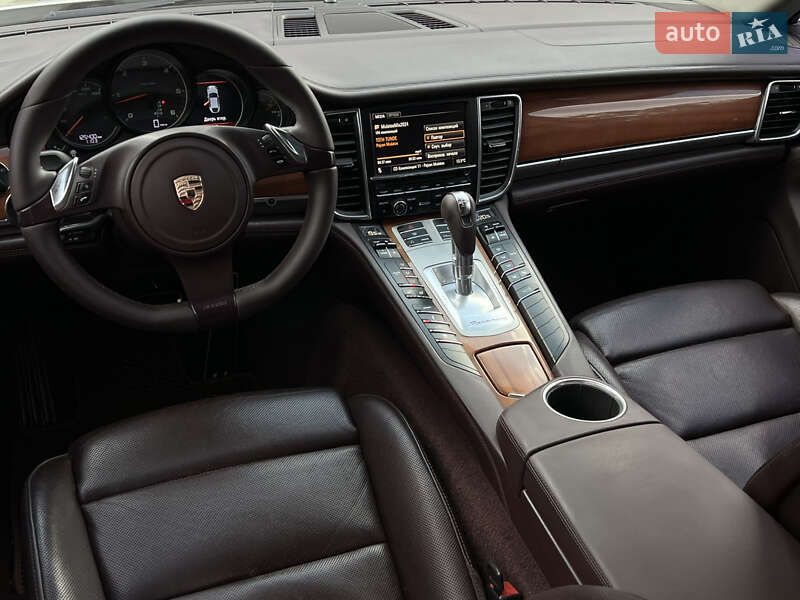 Фастбэк Porsche Panamera 2012 в Днепре