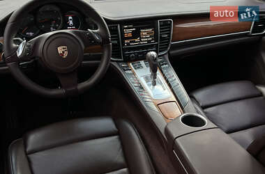 Фастбэк Porsche Panamera 2012 в 