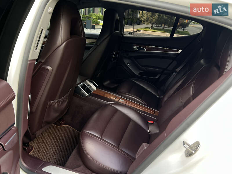 Фастбэк Porsche Panamera 2012 в Днепре