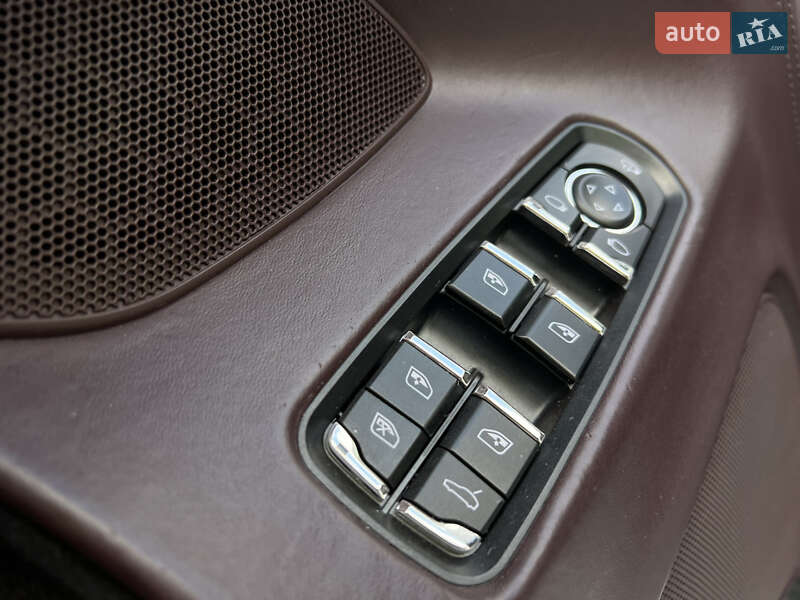 Фастбэк Porsche Panamera 2012 в Днепре