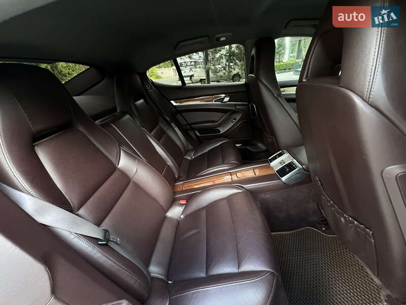 Фастбэк Porsche Panamera 2012 в Днепре