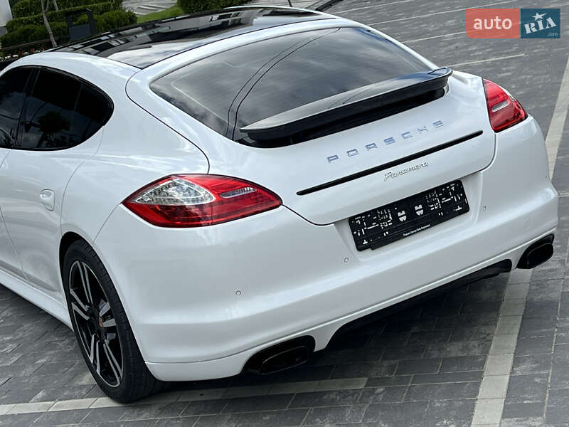 Фастбэк Porsche Panamera 2012 в Днепре