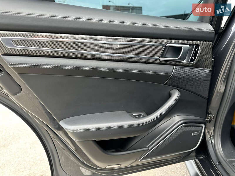 Фастбек Porsche Panamera 2017 в Києві фото 29 Фастбек Porsche Panamera 2017 в Києві