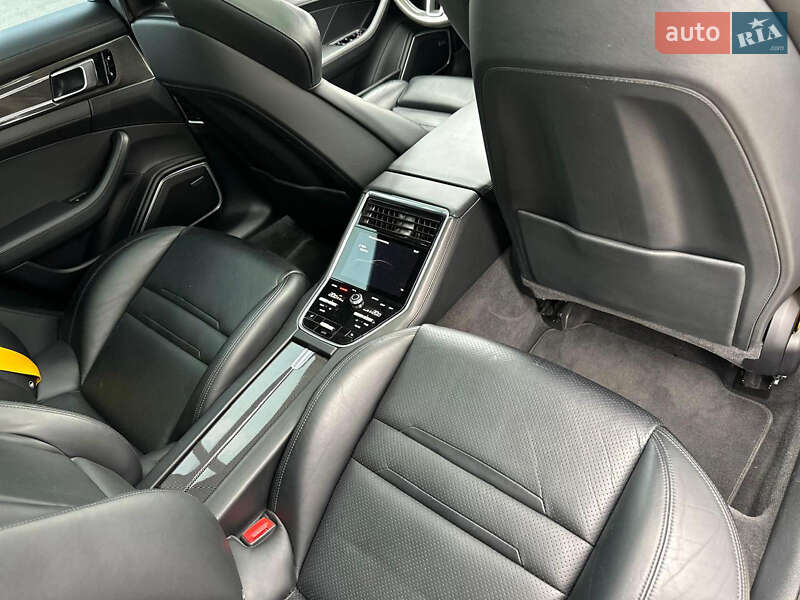 Фастбек Porsche Panamera 2017 в Києві фото 32 Фастбек Porsche Panamera 2017 в Києві