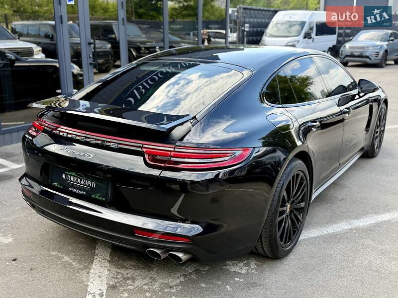 Фастбек Porsche Panamera 2016 в Києві