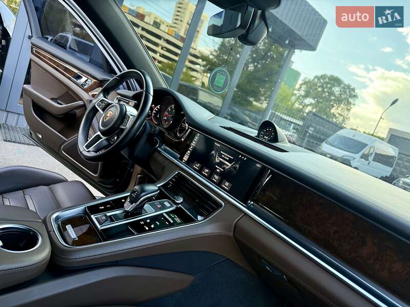 Фастбек Porsche Panamera 2016 в Києві