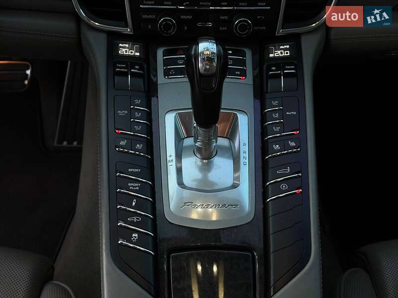 Фастбек Porsche Panamera 2011 в Києві