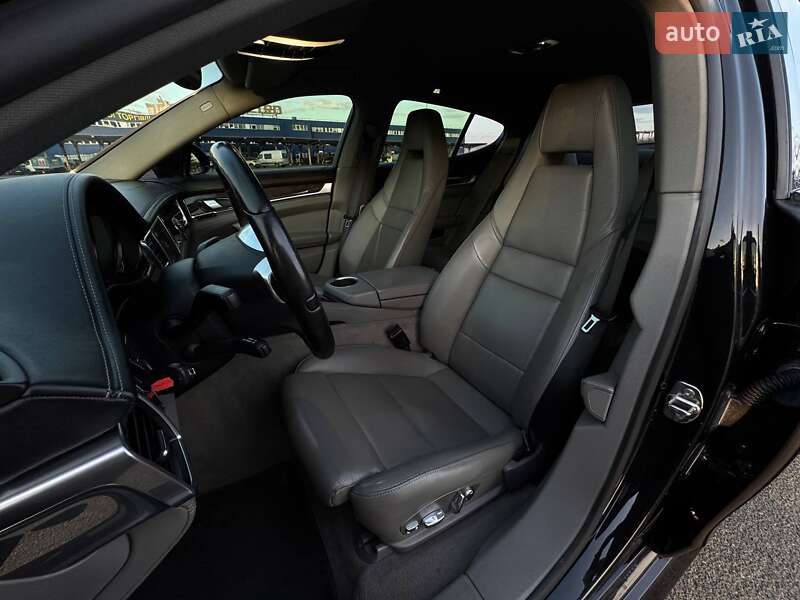 Фастбек Porsche Panamera 2011 в Києві