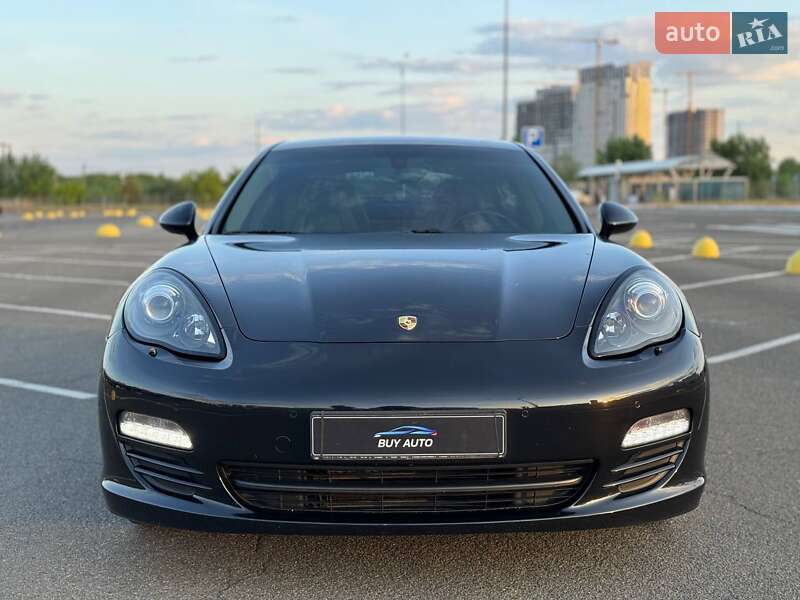 Фастбек Porsche Panamera 2011 в Києві