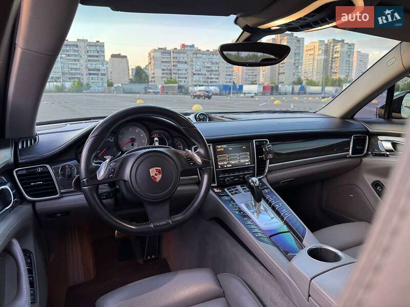 Фастбек Porsche Panamera 2011 в Києві