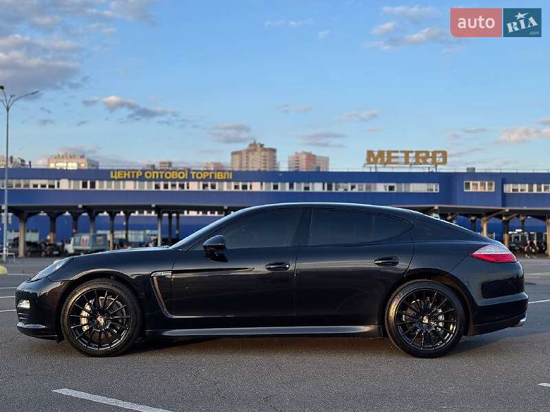 Фастбек Porsche Panamera 2011 в Києві