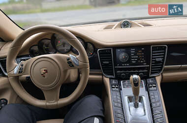 Фастбэк Porsche Panamera 2015 в 