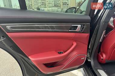 Фастбэк Porsche Panamera 2018 в 