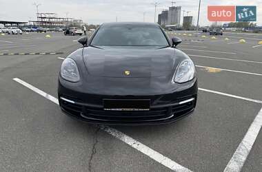 Фастбэк Porsche Panamera 2018 в 