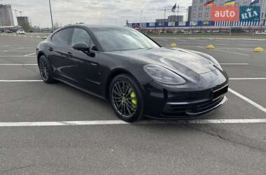 Фастбэк Porsche Panamera 2018 в 