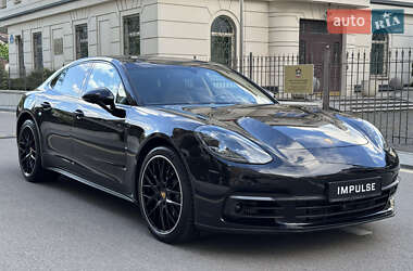 Фастбэк Porsche Panamera 2018 в 