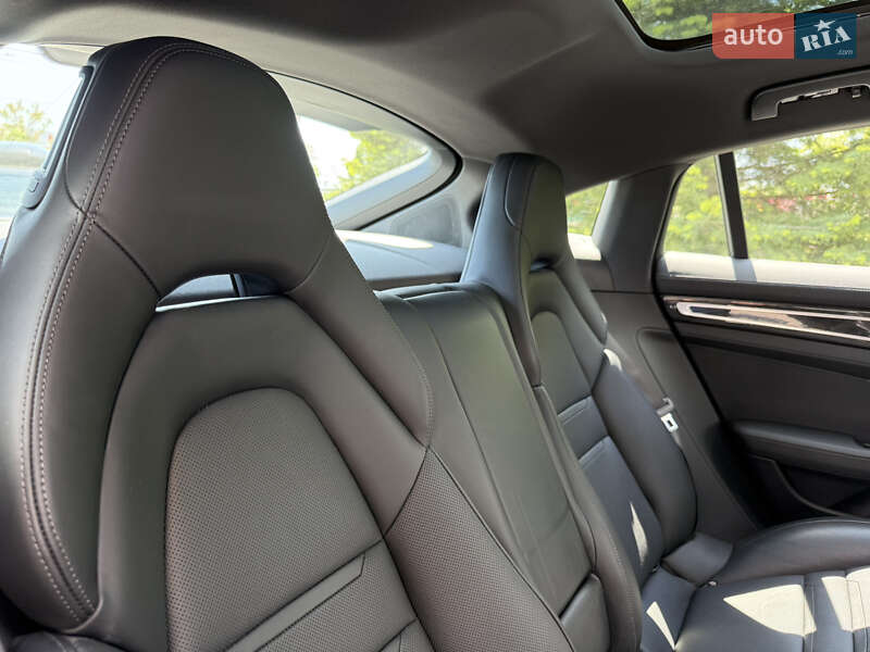 Фастбек Porsche Panamera 2018 в Одесі