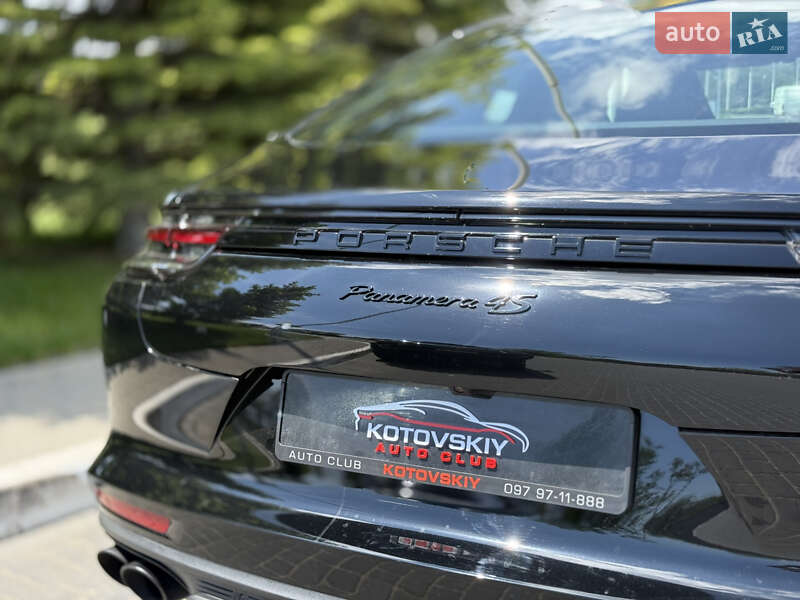 Фастбек Porsche Panamera 2018 в Одесі