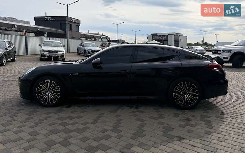 Фастбек Porsche Panamera 2014 в Мукачевому