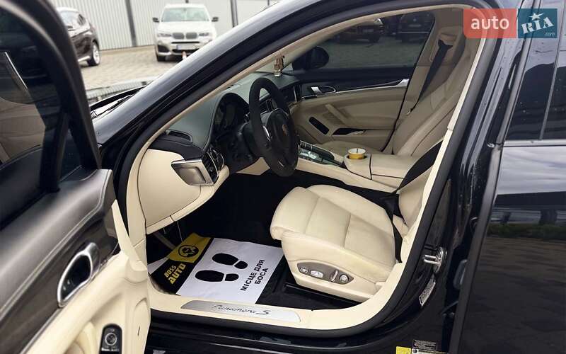 Фастбек Porsche Panamera 2014 в Мукачевому
