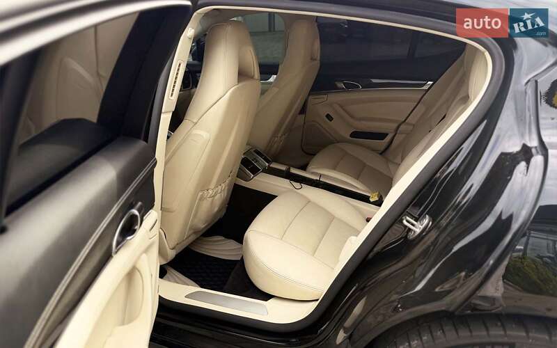 Фастбек Porsche Panamera 2014 в Мукачевому