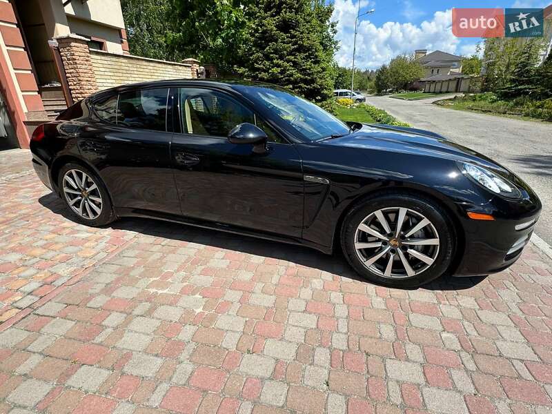 Фастбэк Porsche Panamera 2015 в Киеве