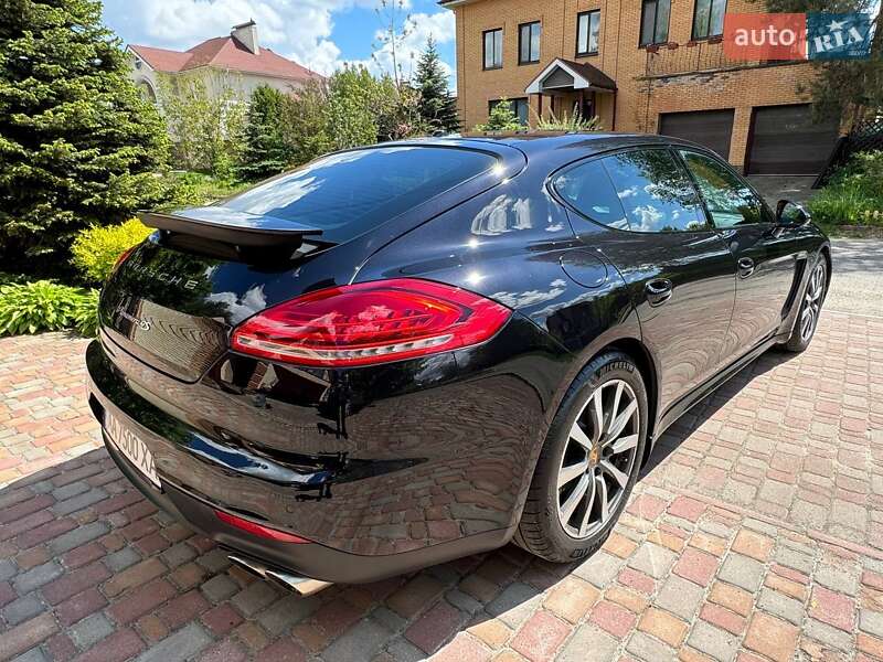 Фастбэк Porsche Panamera 2015 в Киеве