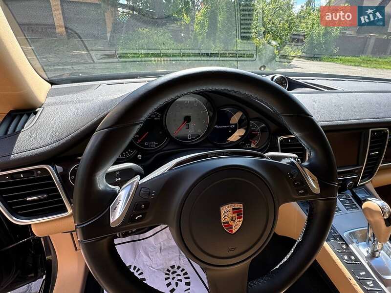 Фастбэк Porsche Panamera 2015 в Киеве